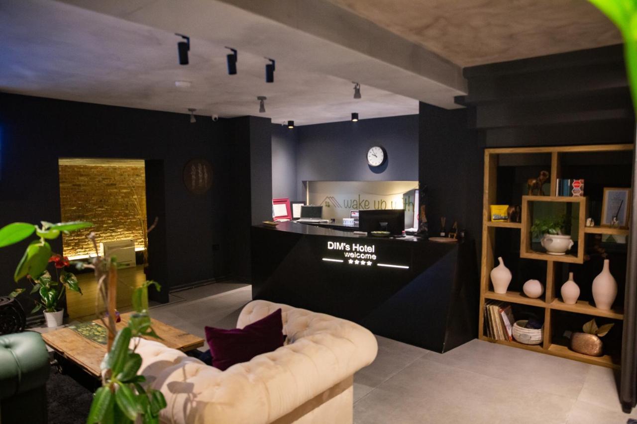 Dim'S Hotel & Restaurant Корча Екстериор снимка