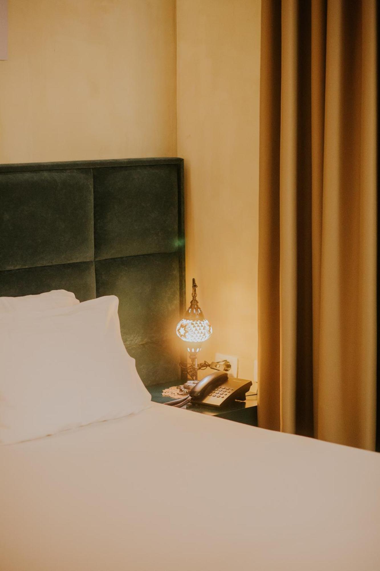 Dim'S Hotel & Restaurant Корча Екстериор снимка