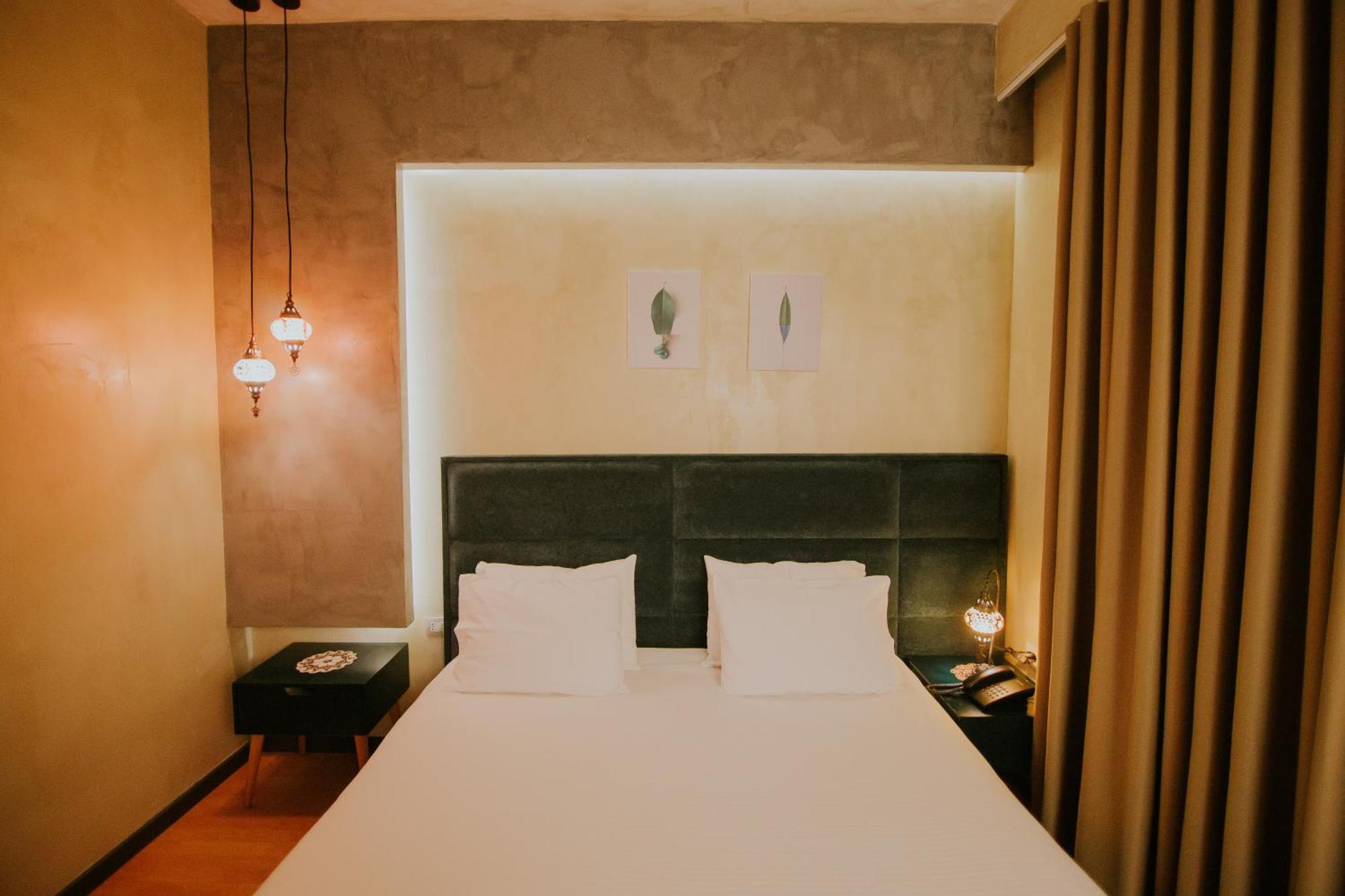 Dim'S Hotel & Restaurant Корча Екстериор снимка