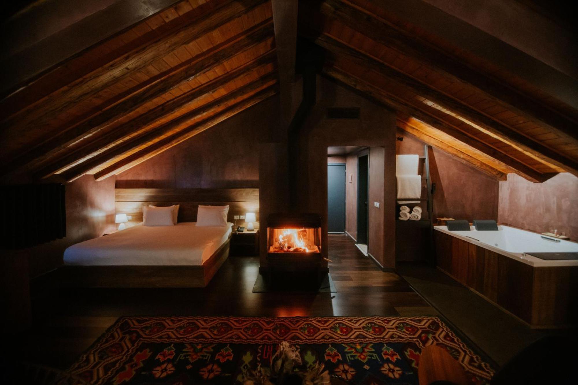 Dim'S Hotel & Restaurant Корча Екстериор снимка