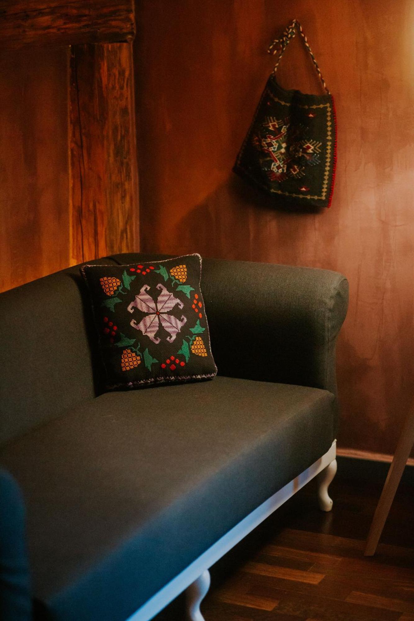 Dim'S Hotel & Restaurant Корча Екстериор снимка