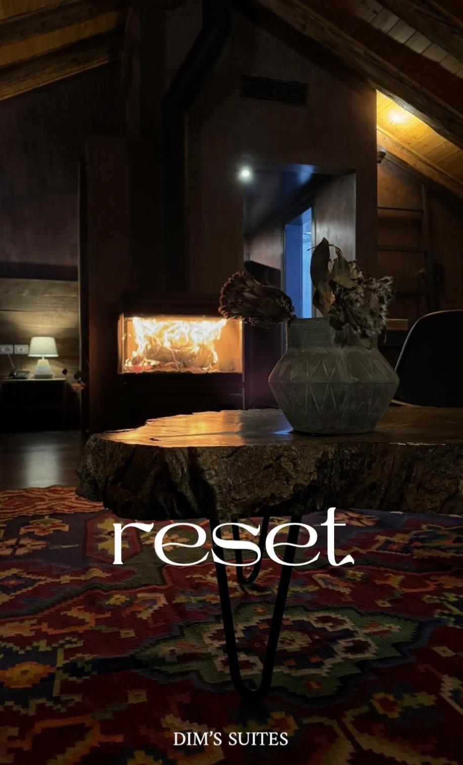 Dim'S Hotel & Restaurant Корча Екстериор снимка