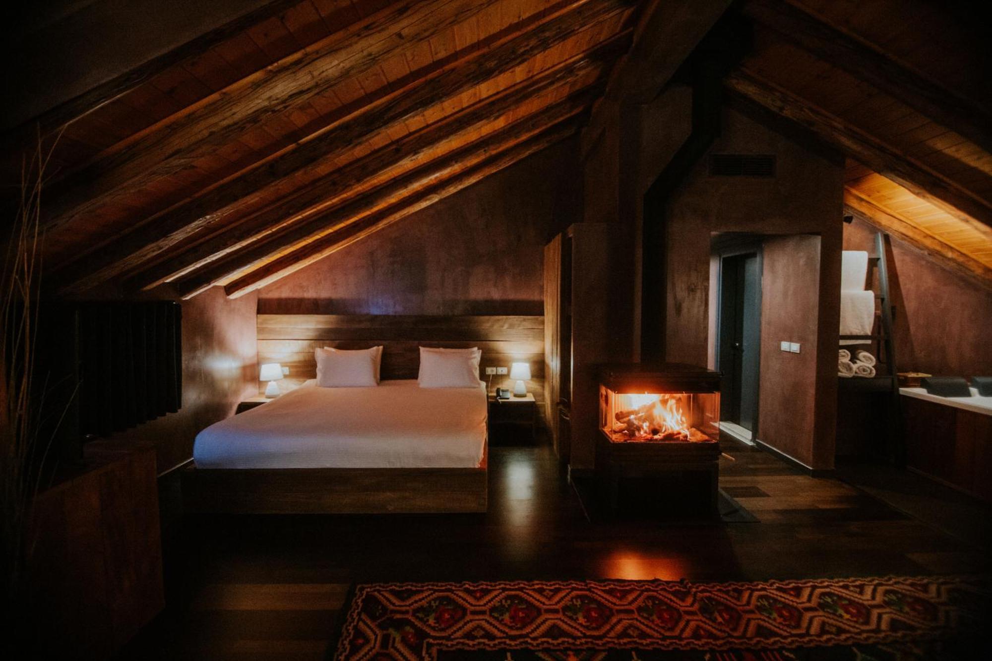 Dim'S Hotel & Restaurant Корча Екстериор снимка