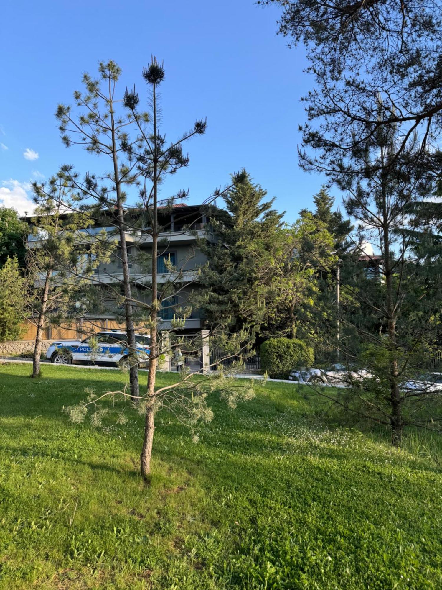 Dim'S Hotel & Restaurant Корча Екстериор снимка