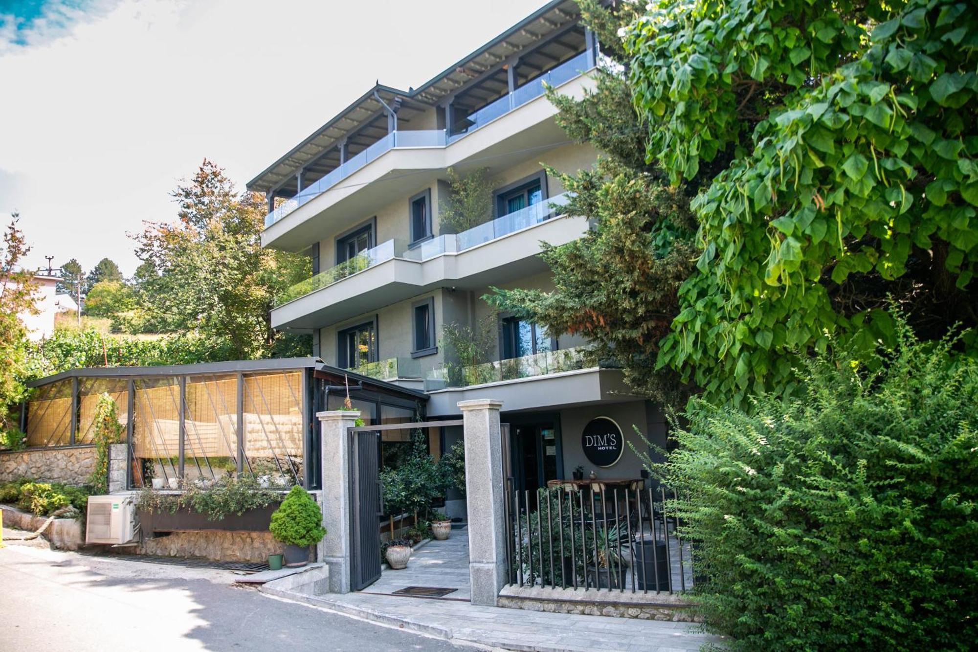 Dim'S Hotel & Restaurant Корча Екстериор снимка