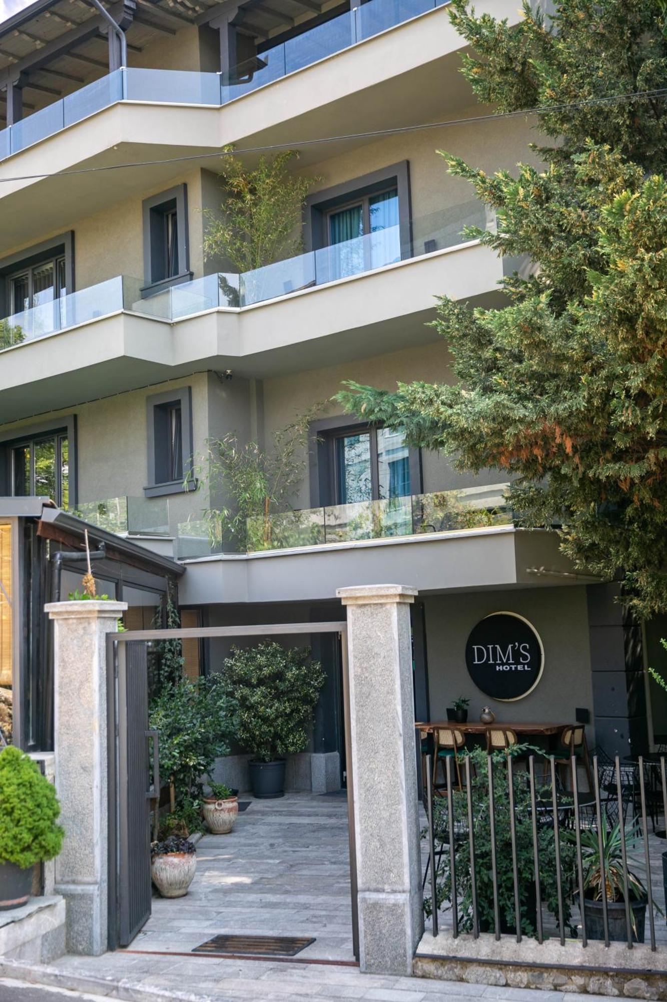 Dim'S Hotel & Restaurant Корча Екстериор снимка